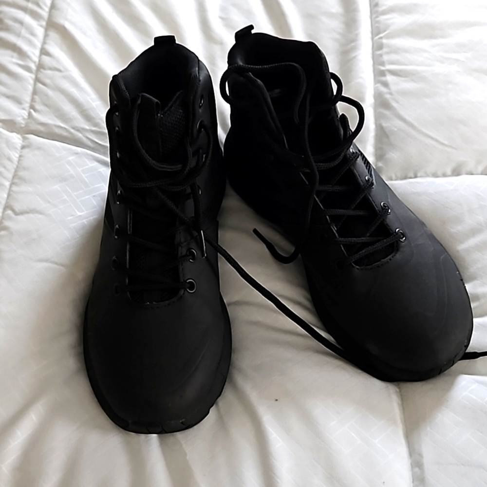 Interceptor boots